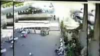 Ledakan bom dari jembatan ke Sungai Chao Praya di Bangkok. (AsiaOne)