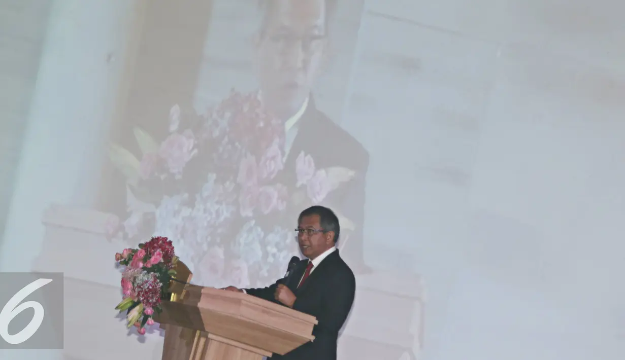 Direktur Pemasaran PT Antam Hari Widjajanto menyampaikan kata sambutan dalam acara grand launching produk jasa depositori logam mulia Berencana Aman Kelola Emas (Brankas) di Jakarta, Senin (11/4). (Liputan6.com/Immanuel Antonius)