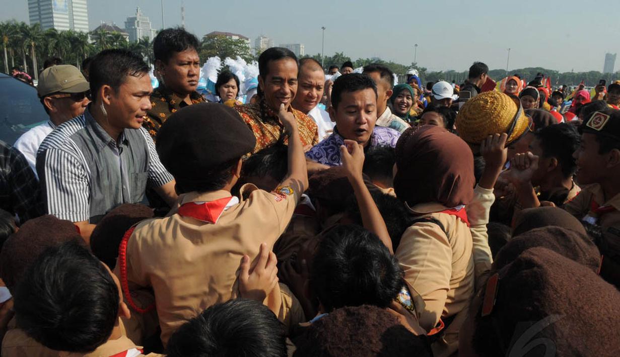 Kamis (14/8/14), Gubernur DKI Jakarta Joko   Widodo menghadiri upacara HUT ke-53 Gerakan   Pramuka di pelataran Monas, Jakarta,   (Liputan6.com/Herman Zakharia) 