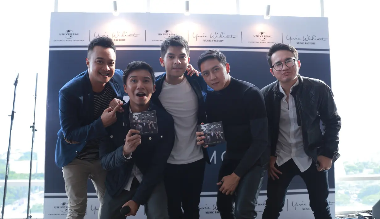 Grup vokal 5 Romeo butuh waktu empat tahun untuk mengeluarkan albumnya yang bertajuk #BUKAN MODUS. Grup ini diproduseri musisi Yovie Widianto. (Galih W Satria/Bintang.com)