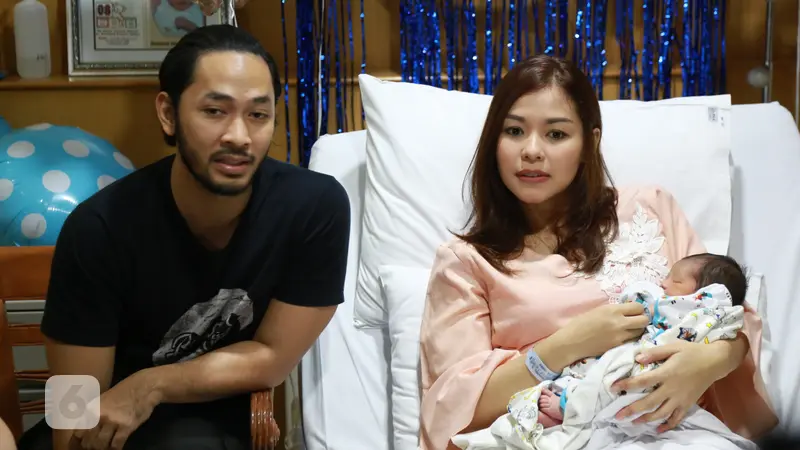 [Bintang] Istri Lahirkan Anak Ketiga, Uki NOAH Mengaku Tegang