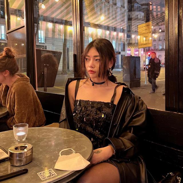 Gaya Seksi Wendy Walters Istri Reza Arap Pakai Outfit Serba Hitam