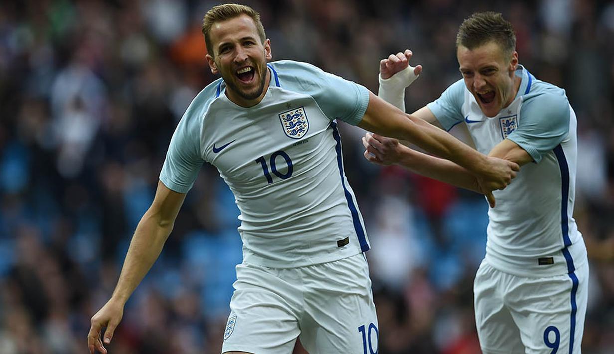 Duet striker, Harry Kane dan Jamie Vardy menjadi penentu kemenangan Inggris atas Turki pada laga persahabatan di Stadion Ettihad, Manchester, Minggu (22/5/2016). Inggris berhasil menang 2-1 atas Turki berkat gol kedua pemain. (AFP/Paul Ellis)