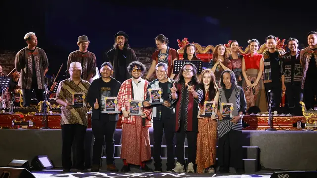 Kemendikbudristek melalui Direktorat Perfilman, Musik, dan Media bersama Gondrong Gunarto menggelar konser 'Sléndhang Biru Tak Pernah Usai' di Benteng Pendhem Van Den Bosch, Kabupaten Ngawi, Jawa Tengah pada Sabtu (9/9/2023).