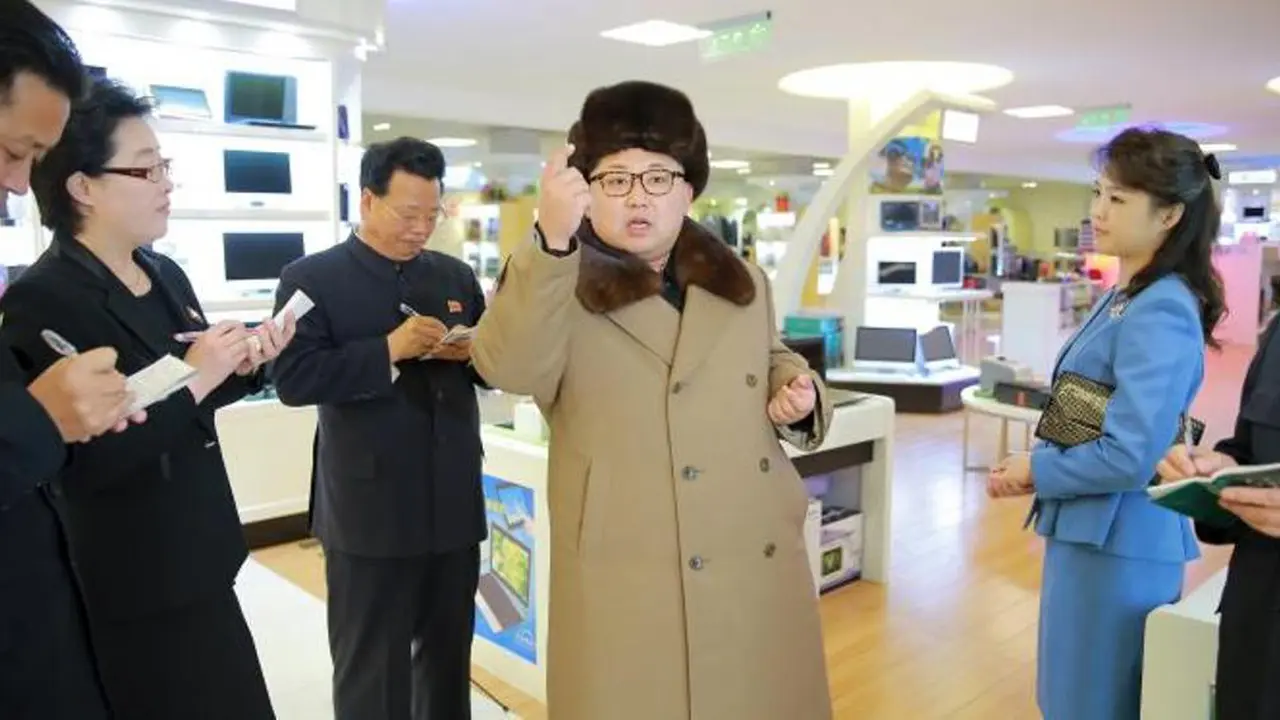 Kim Jong Un Main ke Mall di Korea Utara, Ini 4 Bukti Fotonya!