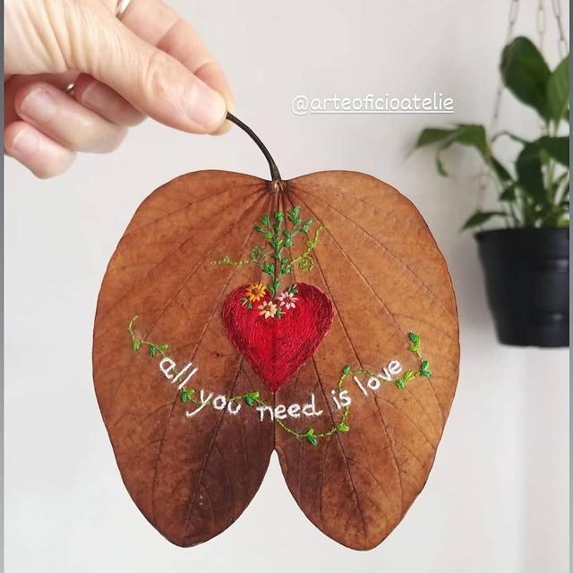 Jadikan Daun Sebagai Alat untuk Menyulam, 6 Karya Seniman Ini Mengagumkan