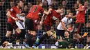 Pemain West Bromwich Albion, Craig Dawson (tengah) merayakan golnnya ke gawang Tottenham Hotspur pada lanjutan Liga Inggris di Stadion White Hart Lane, London, Selasa (26/4/2016) dini hari WIB. (AFP/Ben Stansall)