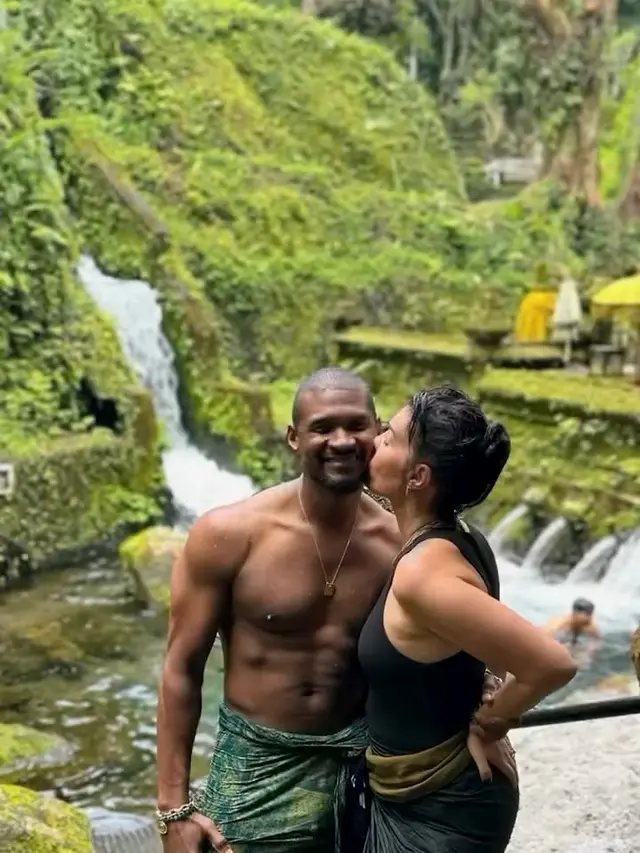 Potret Usher Asyik Liburan di Bali. (instagram/usher)