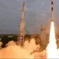 Organisasi Penelitian Luar Angkasa India (ISRO) catat sejarah dalam peluncuran tujuh satelit ke ruang angkasa (Twitter/@IndiainSingapore).
