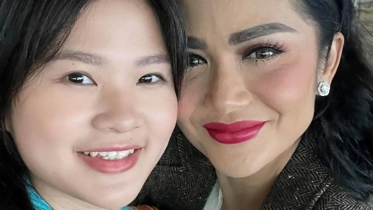 Pertemuan Krisdayanti dan Felicia Tissue