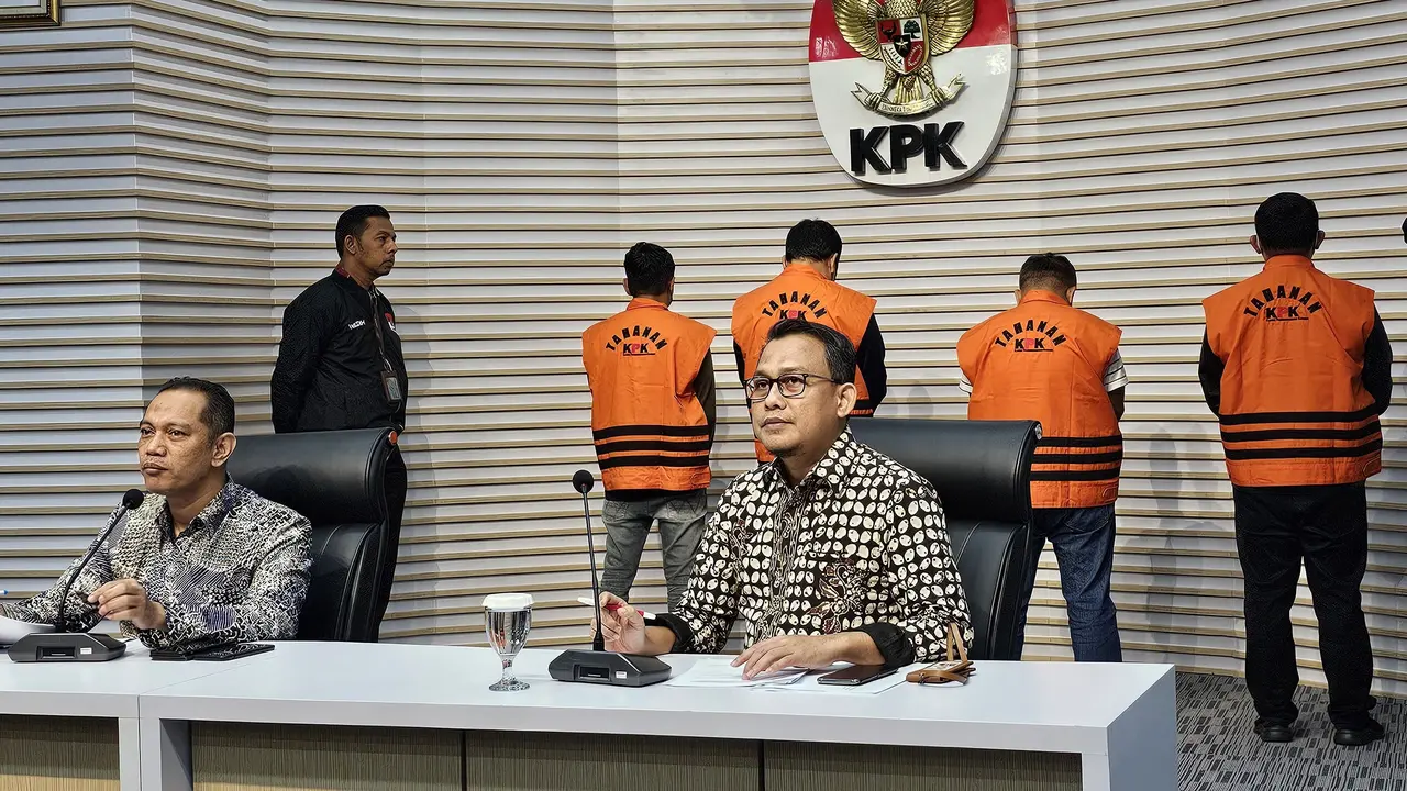 KPK OTT Bupati Labuhan Batu Erick A Ritonga dan anggota DPRD Labuhanbatu Rudi Syahputra Ritonga