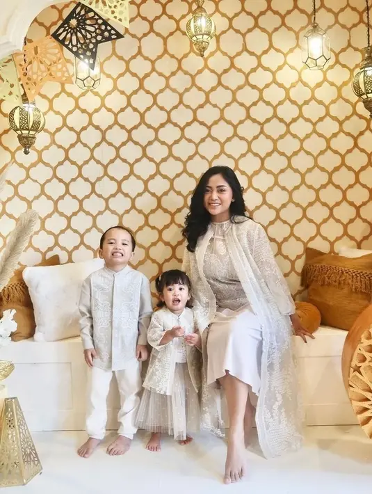 (Instagram/rachelvennya)