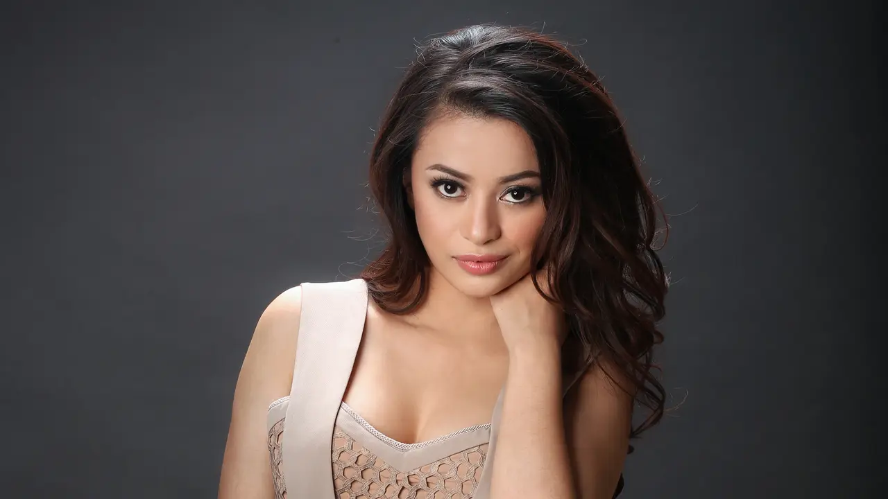 [Bintang] B3 Eksklusif Angie Virgin