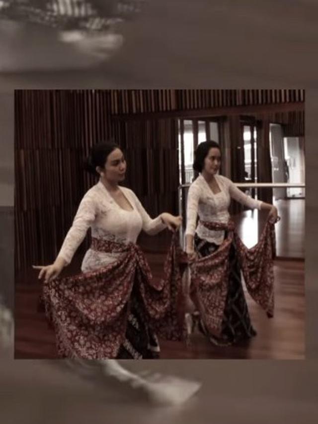 6 Potret Ariel Tatum Belajar Tari Tradisional Yogyakarta, Bak Putri Jawa