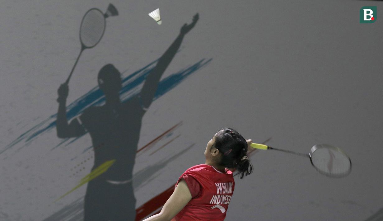 Gregoria Mariska Tunjung sebagai pebulu tangkis nomor satu Indonesia di sektor tunggal putri berhasil mengalahkan wakil Thailand, Phittayaporn Chaiwan. (Bola.com/Ikhwan Yanuar)