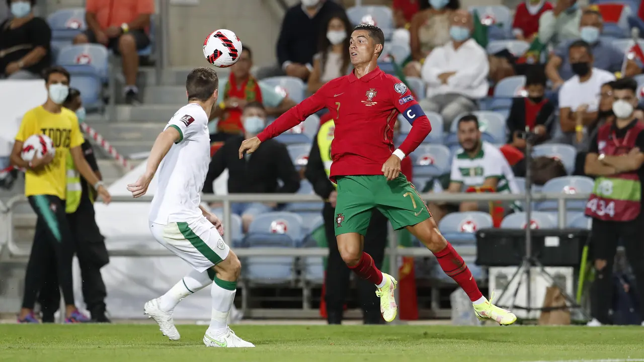 FOTO: Ronaldo Bawa Portugal Taklukkan Irlandia di Kualifikasi Piala Dunia 2022