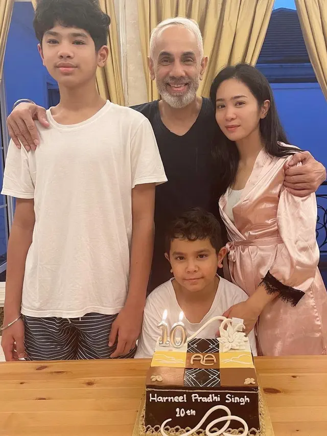 [Fimela] Bunga Zainal