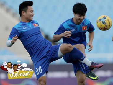 Timnas Vietnam melakukan latihan resmi terakhir jelang menjamu Indonesia dalam laga leg kedua semifinal Piala AFF 2016 di Stadion My Dinh, Hanoi, Vietnam, Selasa (6/12/2016). (Bola.com/Peksi Cahyo)