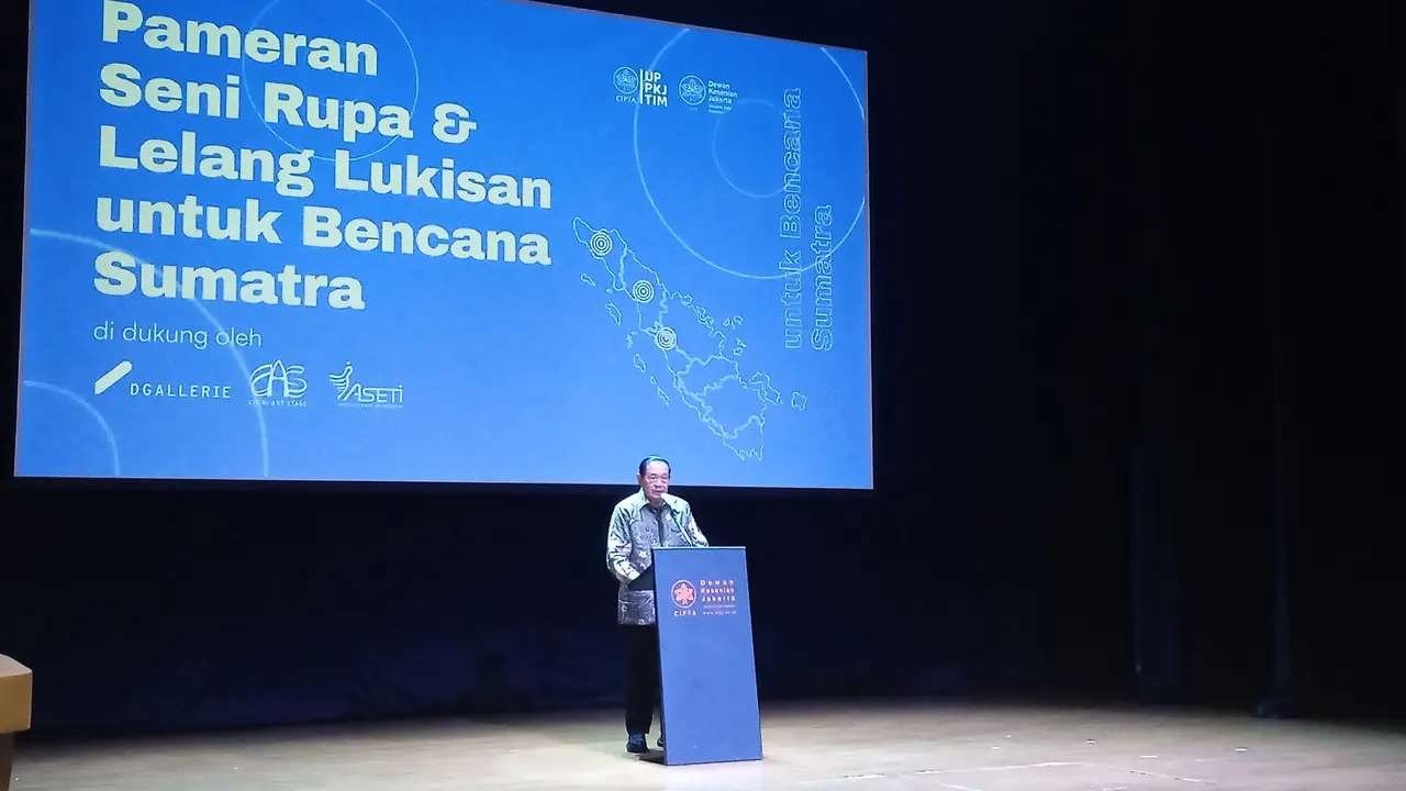 Presiden ke-6 RI Susilo Bambang Yudhoyono (SBY) ikut dalam acara Pameran Seni Rupa & Lelang Lukisan untuk Bencana Sumatera di Taman Ismail Marzuki (TIM) Jakarta.