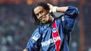 2. Ronaldinho – Sebelum menjadi bintang di Barcelona, mantan pemain terbaik dunia ini pernah bermain untuk PSG dalam kurun waktu 2001 hingga 2003. Ia tampil dalam 55 laga dan mengemas 17 gol. (AFP/Jacques Demarthon)