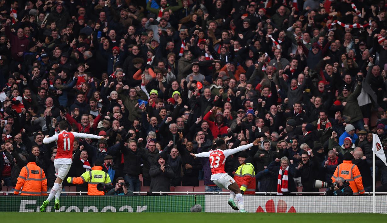 Striker Arsenal, Danny Welbeck, merayakan gol yang dicetaknya ke gawang Leicester City di menit akhir dalam laga Liga Inggris di Stadion Emirates, London, Minggu (14/2/2016). (Action Images via Reuters/Tony O'Brien)