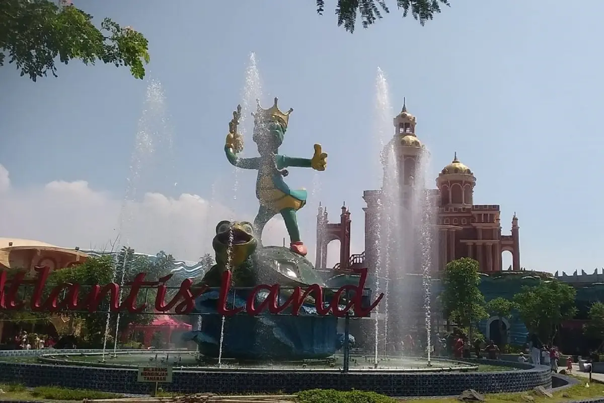 Kenjeran Park, Surabaya. (dok. Instagram @kenparksurabaya/https://www.instagram.com/p/BUb1UDhBq_d/)