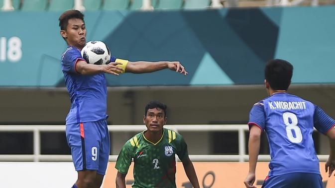 Duel Bangladesh vs Thailand di penyisihan Grup B Asian Games 2018 di Stadion Pakansari, Cibinong, Kamis (16/8/2018). (Bola.com/Dok. INASGOC)