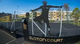 Suasana Zlatan Court di Rosengard, Malmoe, Swedia Selatan (3/5/2016).  Zlatan Court didirikan oleh Nike dan Zlatan Ibrahimovic pada 8 Oktober 2007. (AFP Photo/Jonathan Nackstrand)