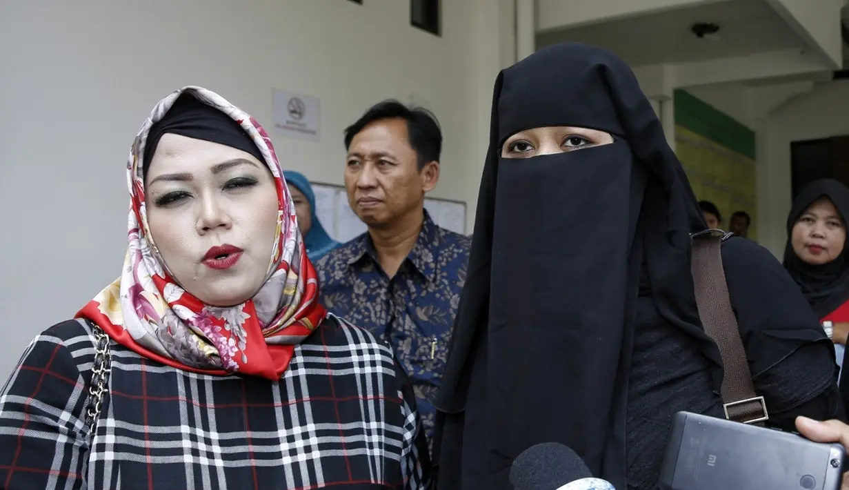Baik tergugat, Opick maupun penggugat, Dian hadir dalam sidang yang beragenda mediasi ini. Beberapa kali mediasi ditunda lantaran pihak tergugat tak pernah hadir. (Adrian Putra/Bintang.com)