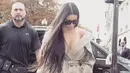 Dilaporkan Hollywoodlife.com, pada hari Minggu (31/10) Kim mengunggah foto di akun facebooknya. Ia juga tampak sedang menghadiri sebuah pesta Halloween bersama teman sejawatnya. (Instagram/kimkardashian)