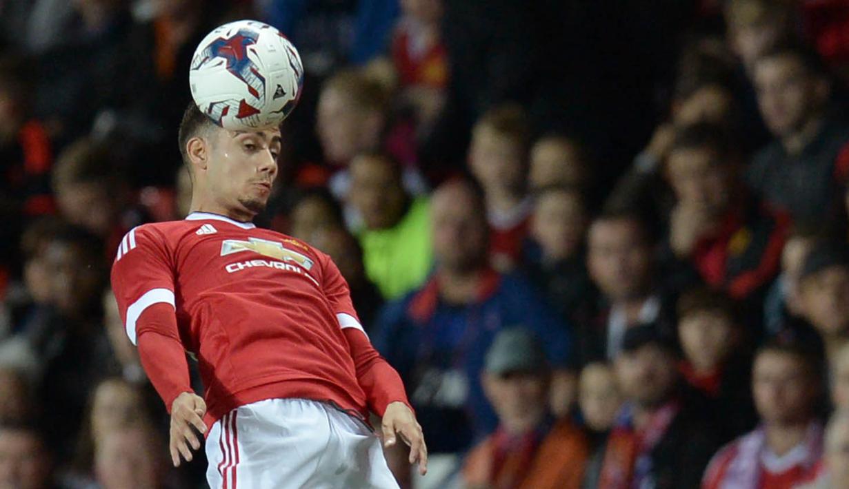 1. Andreas Pereira, diberitakan Skysports, gelandang Brasil ini dipinjamkan Manchester United ke klub Spanyol, Granada. Tampil baik bersama Louis van Gaal tidak menjadi jaminan dirinya mendapat tempat utama bersama Jose Mourinho. (AFP/Oli Scarff) 