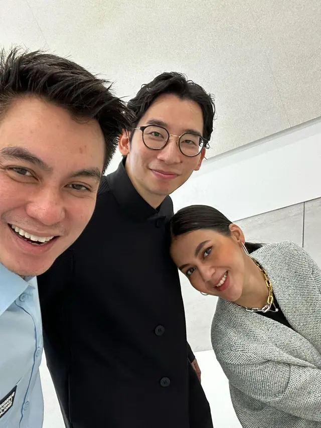 7 Potret Baim Wong Ajak Keluarga Liburan di Jepang, Jadi Ayah Siaga