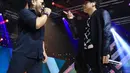 Gigi melanjutkan dengan lagu 'Kepastian yang Ku Tunggu' dan disambut oleh Jamrud dengan lagu 'Kabari Aku'. Tampil dalam segmen versus itu terdengar begitu apik. (Adrian Putra/Bintang.com)