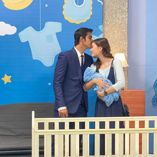 7 Gaya Zoe Abbas Jackson dan Cinta Brian saat Momong Anak di BHSI, Jadi Sorotan