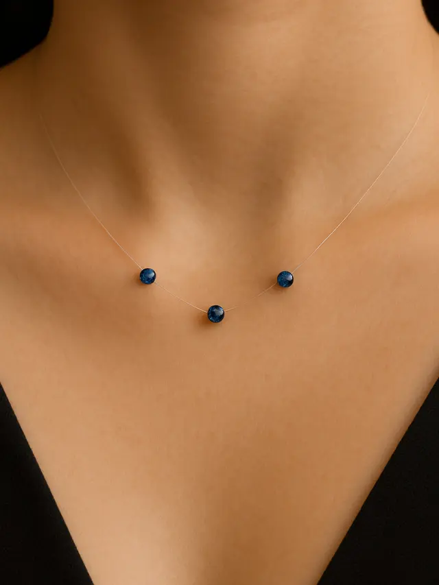 Kalung Emas Permata Biru Terbaru 2025, Simbol Kedamaian dan Eksklusivitas (Foto: ChatGPT)