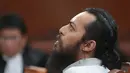 "Tidak tahu (Restu Pengguna), waktu ditemani sahur, terdakwa susah tidur. Saya tidak tahu kenapa, saya pikir yah cuma susah tidur," ujar Alex Abbad, kepada majelis hakim, di PN Jakarta Selatan, Kamis (27/10). (Adrian Putra/Bintang.com)
