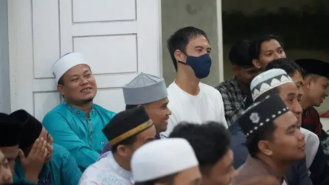Potret Daniel Mananta ikuti kajian Subuh Ustaz Abdul Somad (https://www.instagram.com/p/CkuVKmCvwLR/)