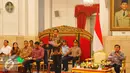 Suasana Sidang Kabinet Paripuna yang dipimpin oleh Presiden Jokowi di Istana, Jakarta, Rabu (1/2). Sidang kabinet tersebut juga membahas pokok-pokok kebijkan fiskal 2018. (Liputan6.com/Angga Yuniar)