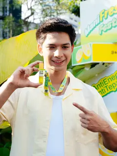So Fresh Minyak Angin Aromatherapy dari WINGS Care resmi memperkenalkan varian terbarunya, So Fresh Citrus, yang hadir sebagai teman setia anak muda dalam menemani perjalanan mewujudkan impian dengan tubuh dan pikiran yang lebih segar. [Dok/So Fresh]