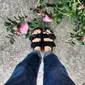 Sandal series Arizona keluaran Birkenstock. (dok. Instagram @birkenstock/https://www.instagram.com/p/B_DKI8SKuBJ/)