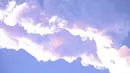 Gumpalan asap bekas lintasan meteor yang jatuh di Rusia itu mirip dengan gumpalan awan , Selasa (22/4/2014) (Livescine.com)