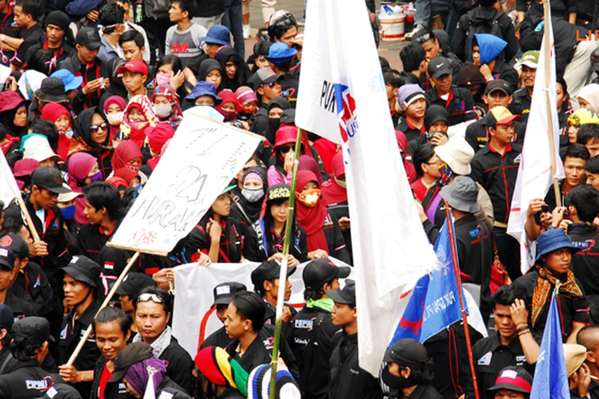 demo-buruh-4-130905b.jpg