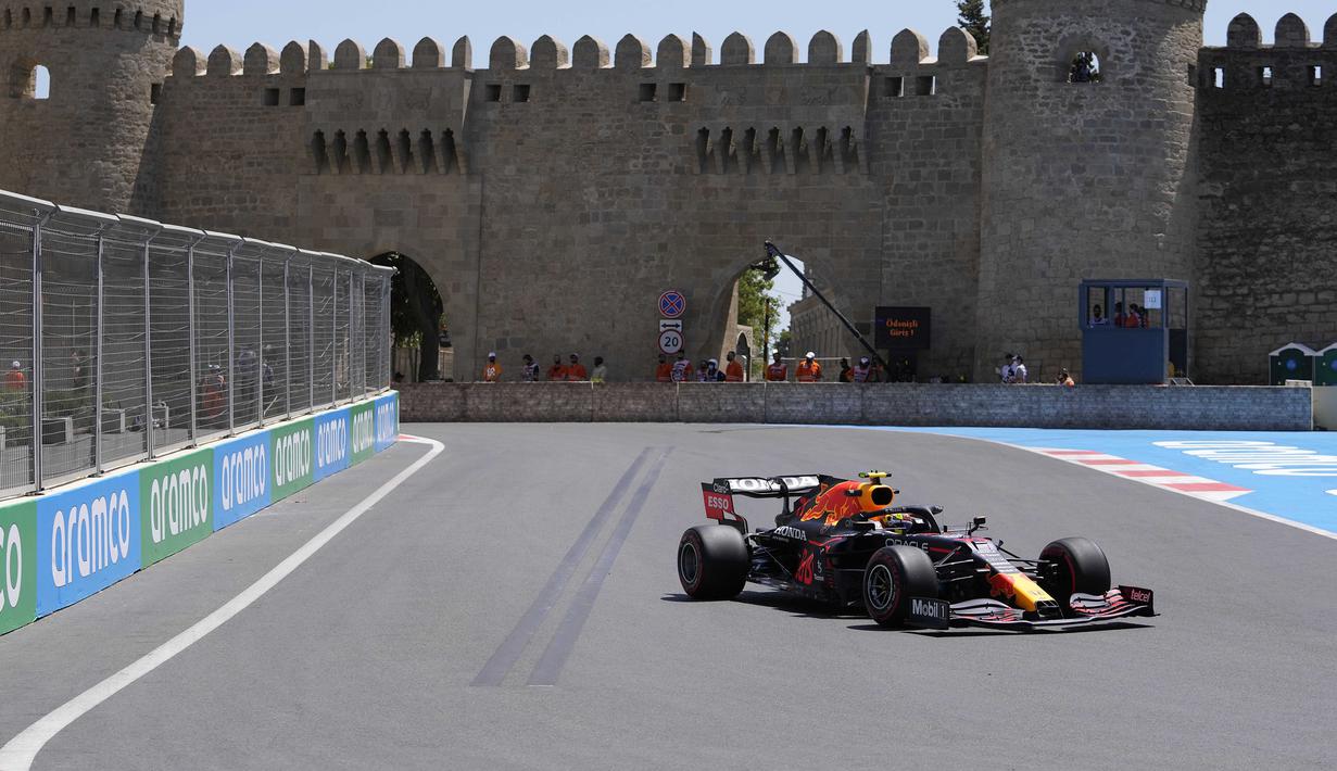 Kemenangan Perez merupakan kemenangan pertamanya di Tim Red Bull Racing bersama tunggangan barunya Red Bull RB16B yang dirilis pada bulan Februari silam. (Foto: AP/Darko Vojinovic)