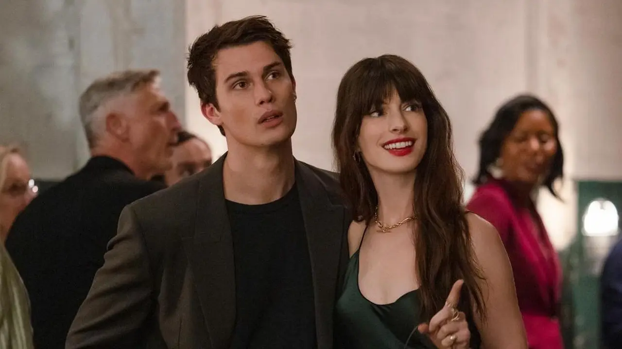Nicholas Galitzin dan Anne Hathaway dalam film The Idea of You. [Foto: Instagram/nicholasgalitzine]