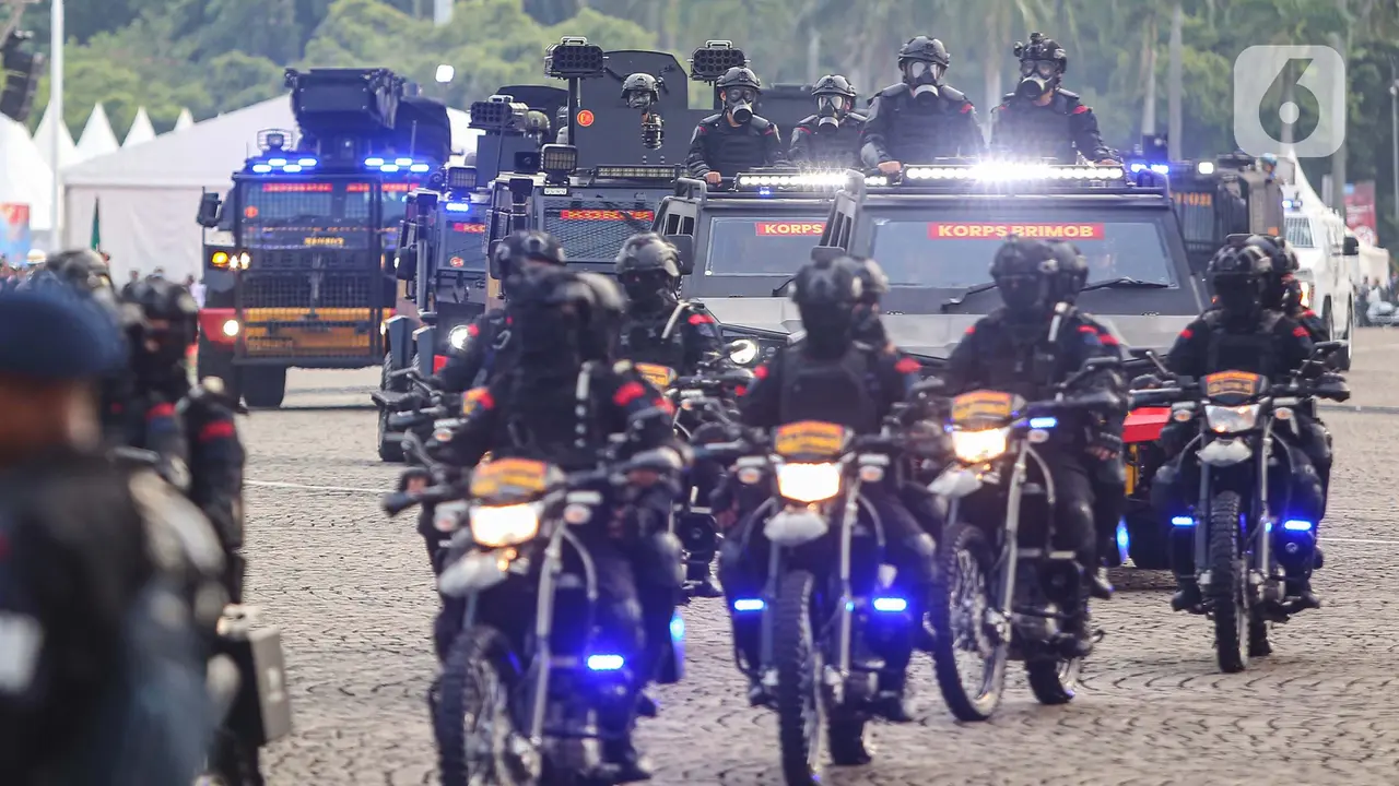 Antusiasme Masyarakat Saksikan Defile Pasukan Polri