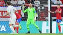 Usai tertinggal, Selandia Baru terus menggempur pertahanan Kosta Rika. Namun berkat penampilan ciamik Keylor Navas, kiper yang bermain bersama PSG, gawang Kosta Rika masih steril dari kebobolan. (AFP/Karim Jaafar)