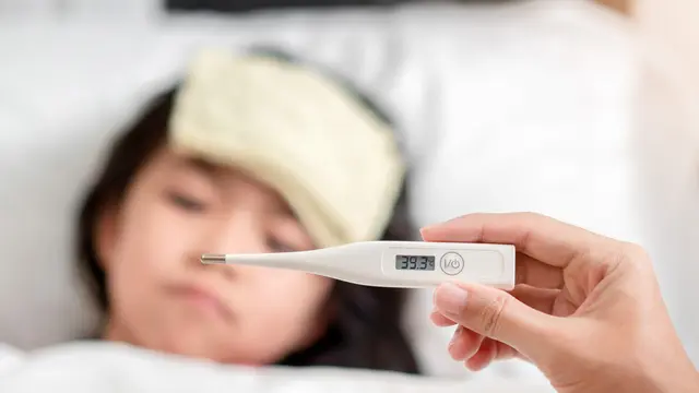 Ilustrasi anak demam