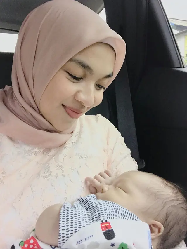 6 Potret Kalam Mahandika, Anak Tika Bravani 'Denok' yang Menggemaskan
