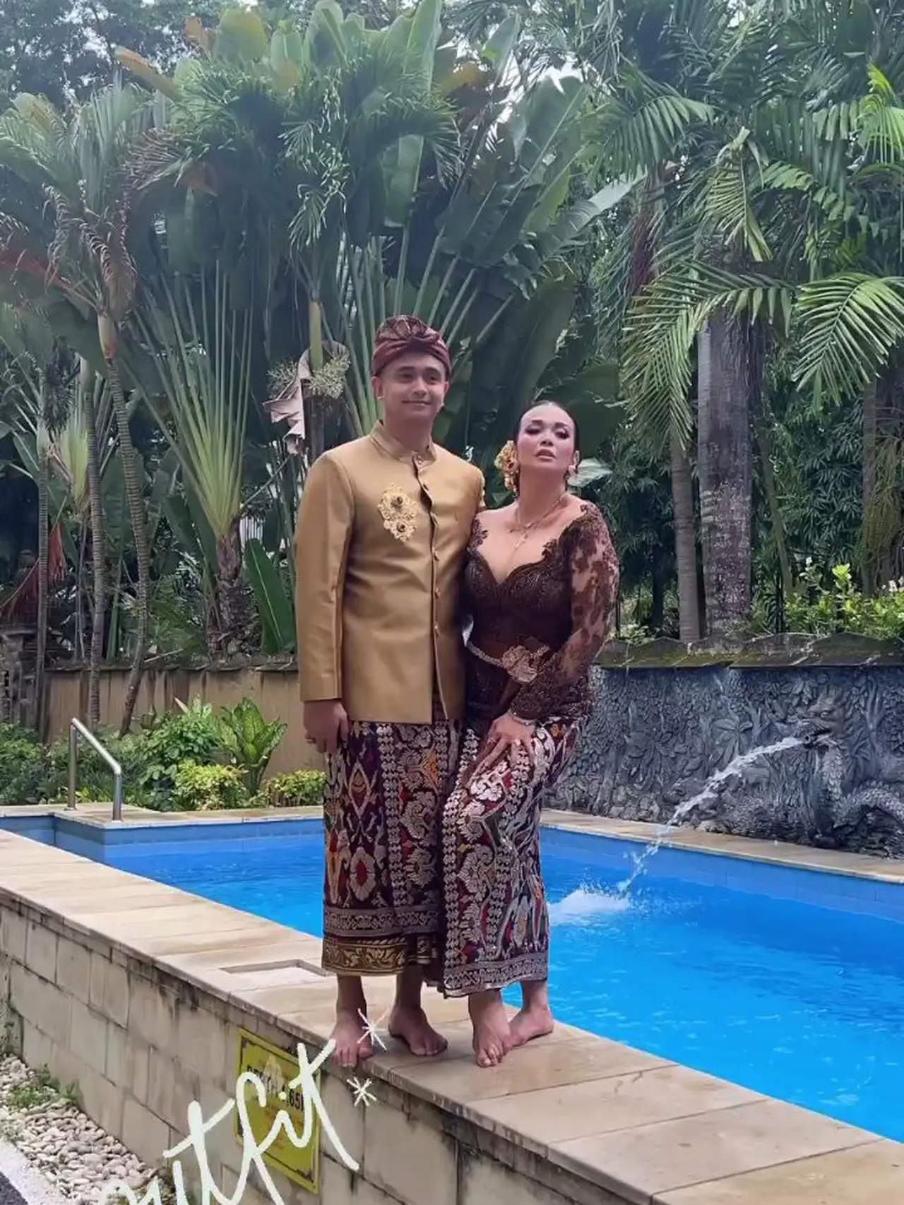 6 Potret Jennifer Jill Istri Ajun Perwira Kenakan Kebaya Bali Entertainment