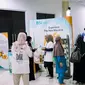 Peserta Ramadan Euphoria mengunjungi booth Bank Syariah Indonesia dan Kahf di acara Ramadan Euphoria di Masjid Raya KH. Hasyim Asy'ari. (istimewa)